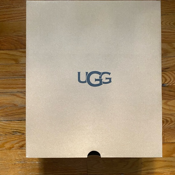 UGG Women's Classic Mini Platform Felted Boot - Picture 4 of 8